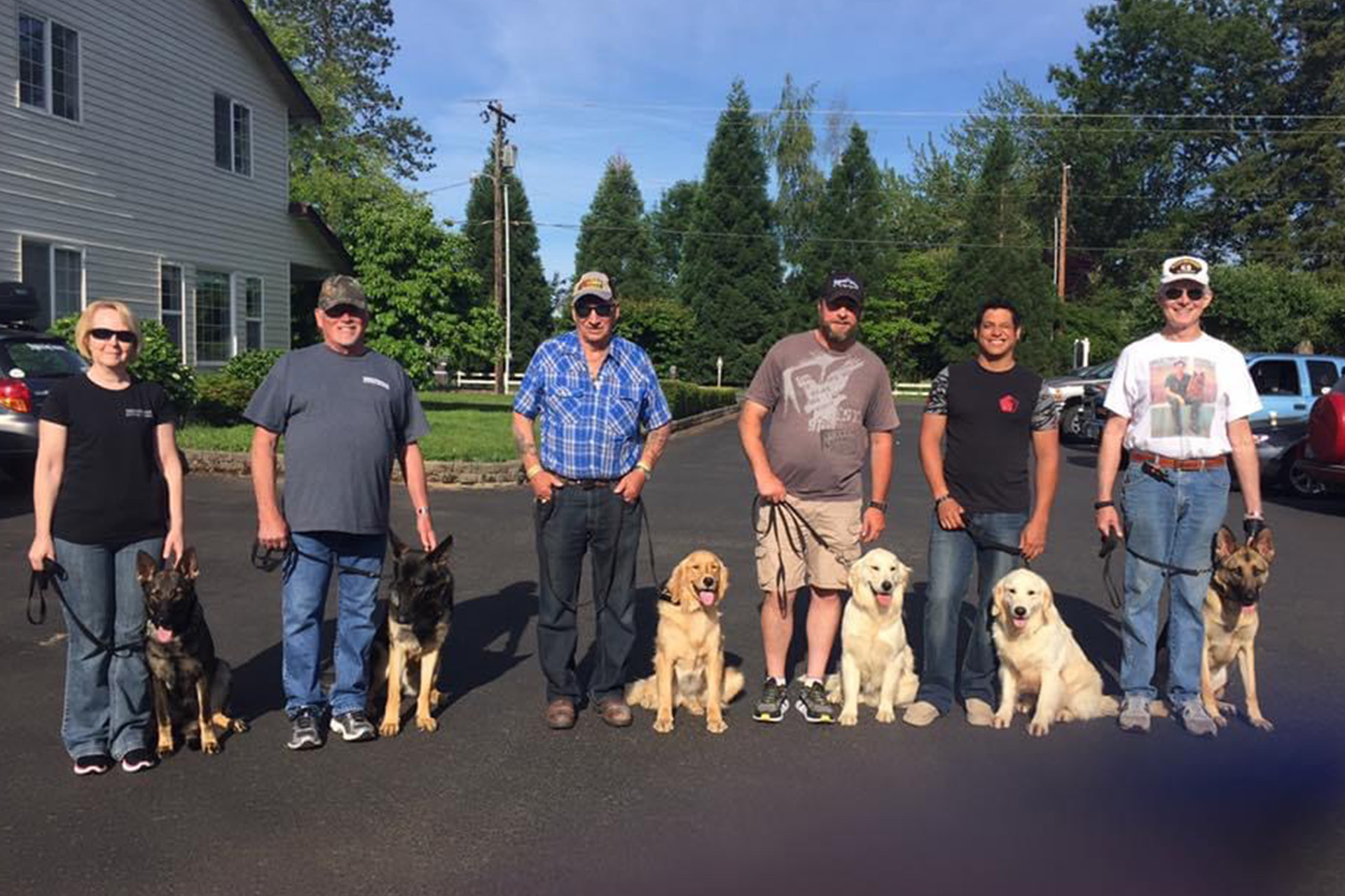 Greoup of veterans with their service dogs. 